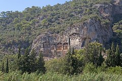 Пожилой турист поехал к древним турецким гробницам и исчез при загадочных обстоятельствах