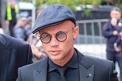 Раскрыты последствия пьяного дебоша в самолете для комика Хрусталева