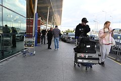 Россияне застряли в аэропорту Грузии на десять часов в ожидании вылета в Москву