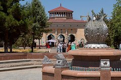 Россиянка назвала главные опасности Узбекистана для психики и фигуры