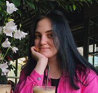 С застрявшей на самой опасной горе СССР альпинистки хотят взыскать миллионы за спасение. Она находится на пике Победы уже 9 дней