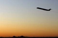 Самолет с 219 пассажирами на борту подал сигнал бедствия вскоре после взлета