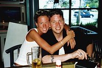 Тело трехлетней девочки прибило к пляжу в Европе