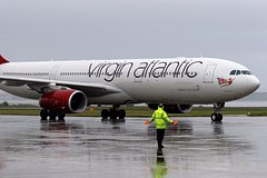 Тягач врезался в широкофюзеляжный Boeing и помял его