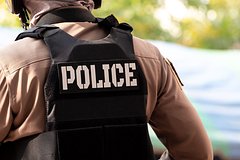 Троих туристов арестовали в Таиланде из-за спора о маленькой женской груди