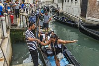 Турист из Европы проехался голым на мотоцикле и остался без прав