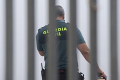 Турист набросился с кулаками на официанта в Европе из-за спора о мягкой игрушке