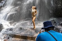 Турист отправился в отпуск на Бали, упал со второго этажа и сломал позвоночник