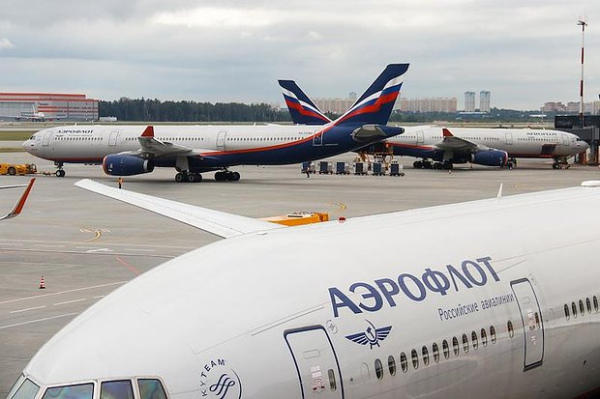 Тысячи людей застряли в аэропортах из-за хакеров, атаковавших системы &laquo;Аэрофлота&raquo;. Что делать тем, чьи рейсы отменили?