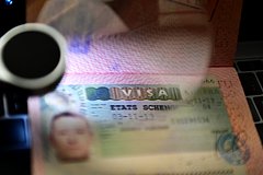В Евросоюзе задумались о квотах на шенгенские визы для россиян В Евросоюзе задумались о квотах на шенгенские визы для россиян