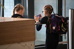 В России предложили сделать бесплатными продленки и проезд для школьников