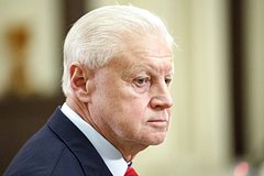 В России предложили сократить зарплаты директорам школ и главврачам