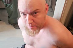 В российском городе мужчина выстрелил по кафе В российском городе мужчина выстрелил по кафе