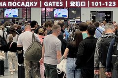 В Шереметьево пассажиры заблокировали посадку на рейс