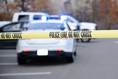 Водитель минивэна врезался в пару туристов в США и оставил их лежать в луже крови Водитель минивэна врезался в пару туристов в США и оставил их лежать в луже крови